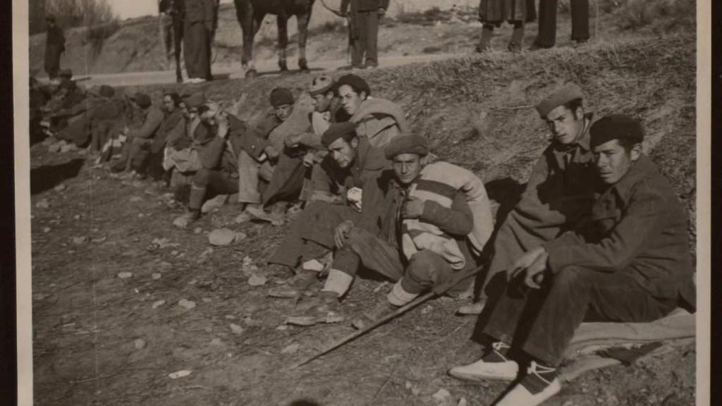 Soldados franquistas hechos presos en Teruel.