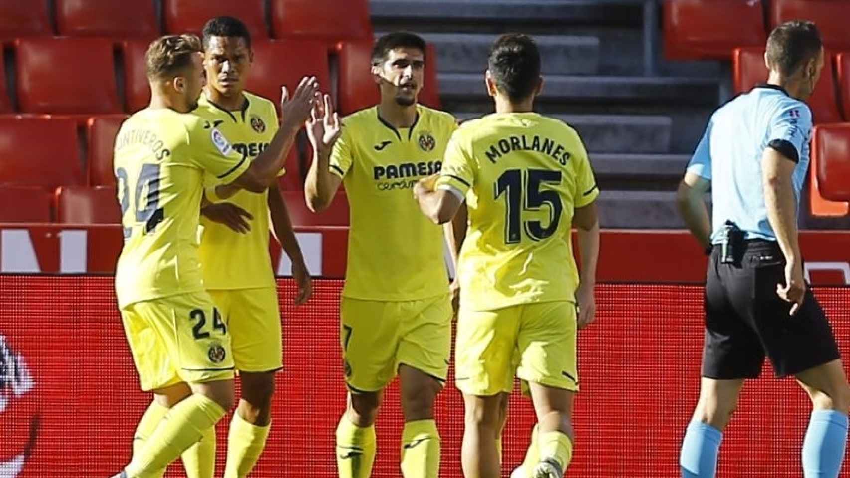 Los jugadores del Villarreal celebran el gol de Gerard Moreno ante el Granada