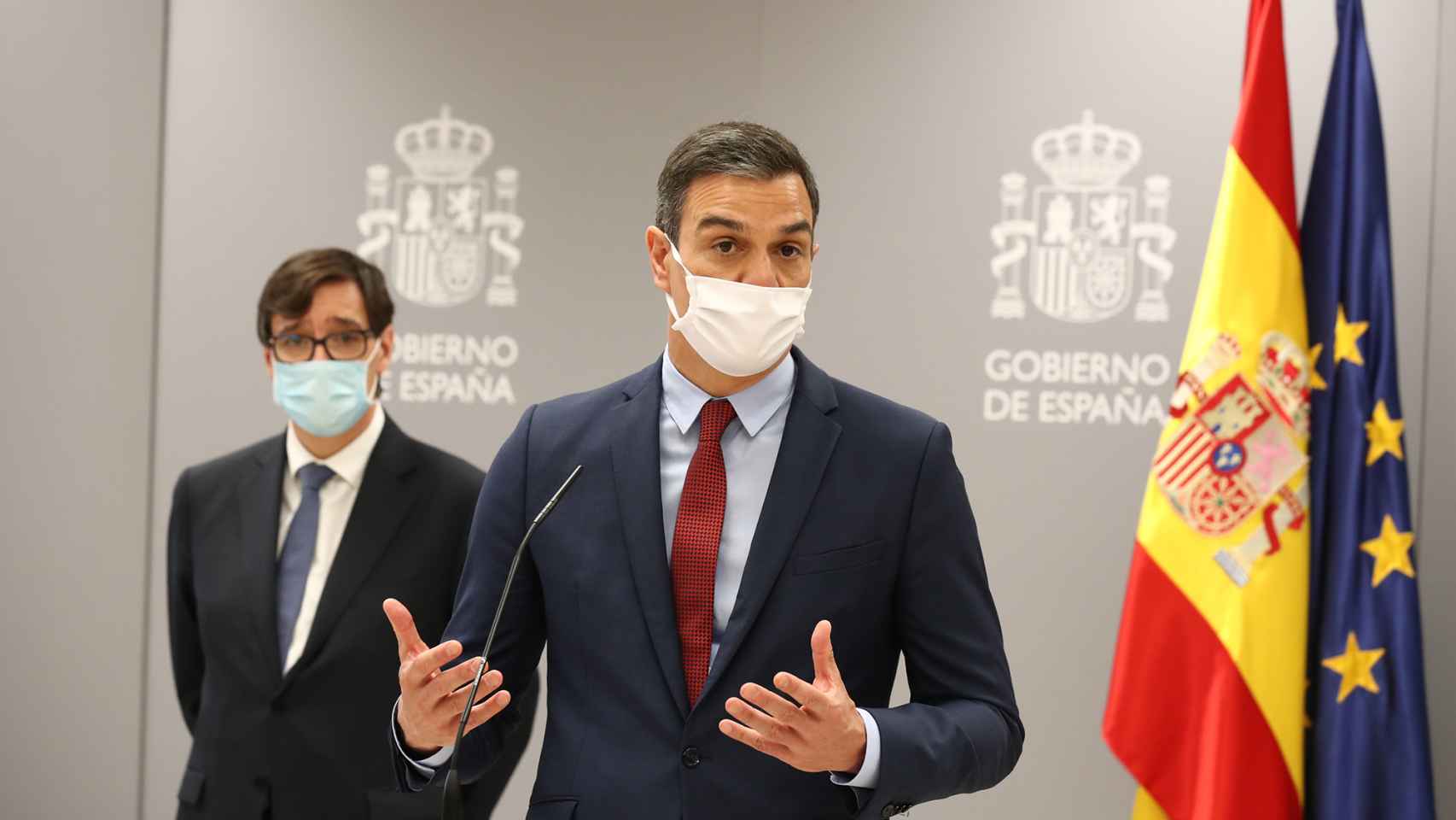 El presidente del Gobierno, Pedro Sánchez, y el ministro de Sanidad, Salvador Illa.