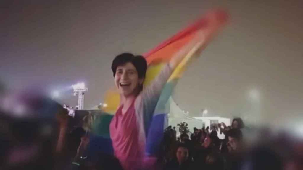 La muerte de una activista que fue detenida por llevar una bandera LGTB reabre un tema tabú en Egipto
