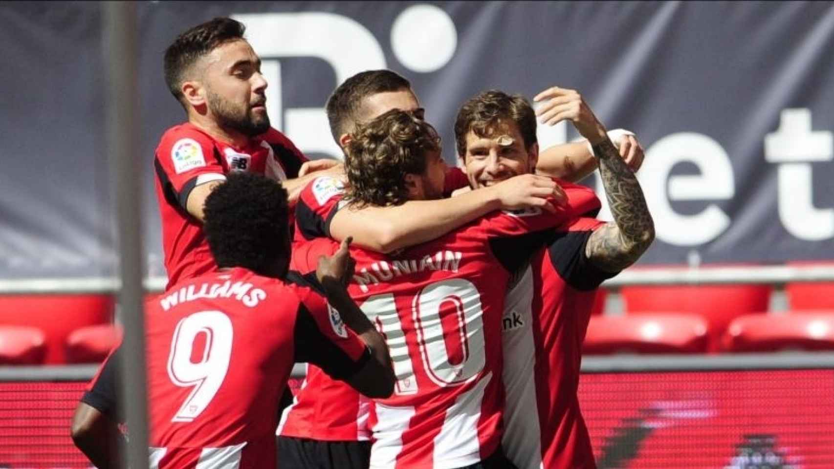 Íñigo Martínez celebra el gol en el Athletic - Betis