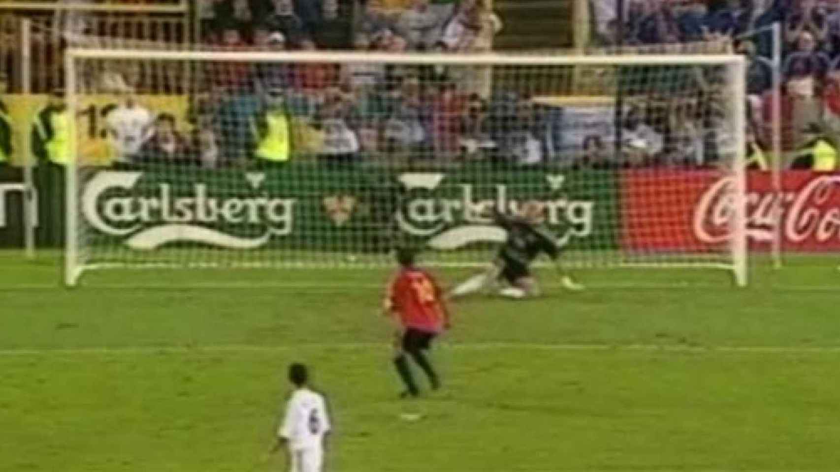 Momento en el que Raúl fallaba el penalti ante Francia en la Eurocopa del año 2000