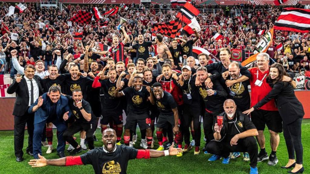 El Honved celebró con sus aficionados la Copa húngara