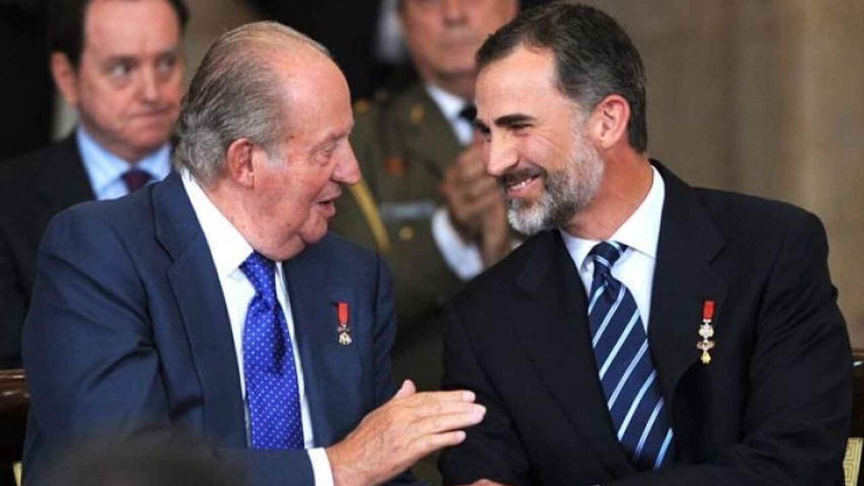 El rey Felipe junto a su padre, el emérito Juan Carlos.