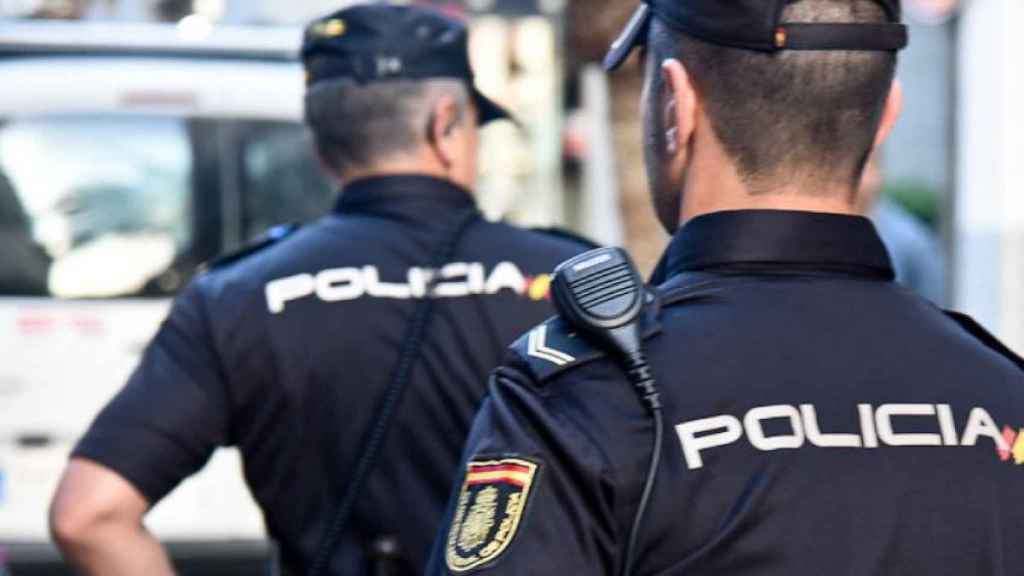 No nos hicieron test al ir ni al volver": los 5 policías de Vigo infectados  tras su misión en Madrid