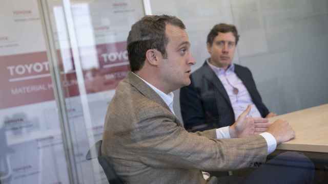Guillermo Albaladejo y Alban de Lassus, directivos de Toyota Logistic Solutions.