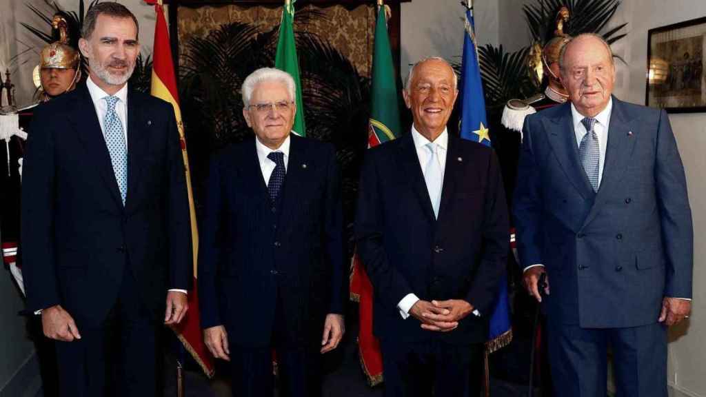 Felipe VI y Juan Carlos acompañados por el presidente de Italia, Sergio Mattarella, y el de Portugal, Marcelo Rebelo de Sousa en el foro Cotec Europa.