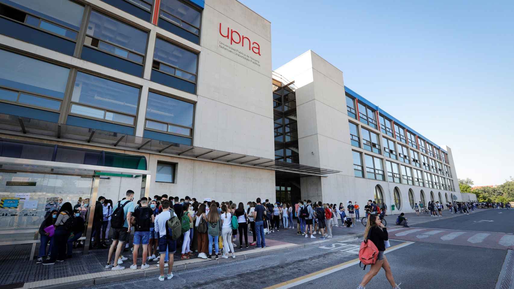 Estudiantes de Navarra se preparan en Pamplona para comenzar este martes las pruebas de acceso a la Universidad.