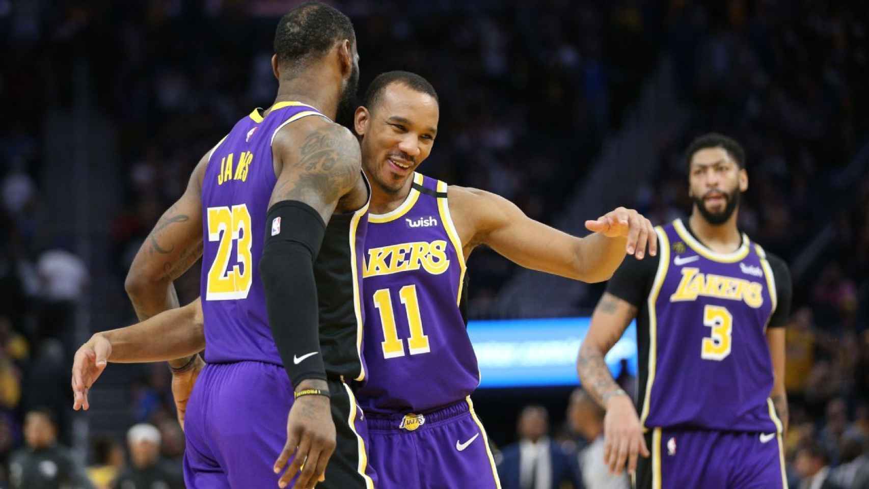 Avery Bradley y LeBron James, con los Lakers