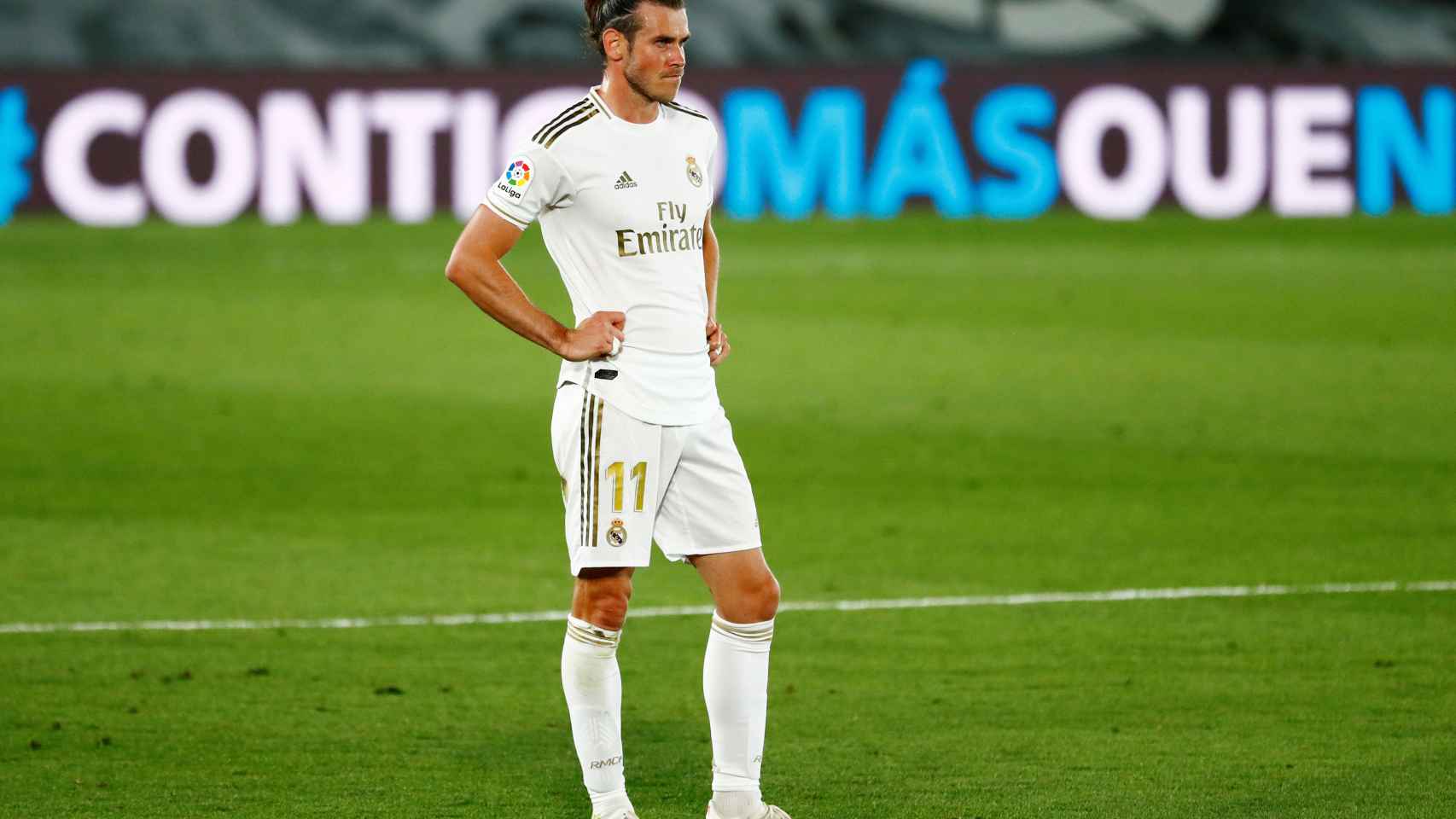 Gareth Bale, parado en mitad del campo