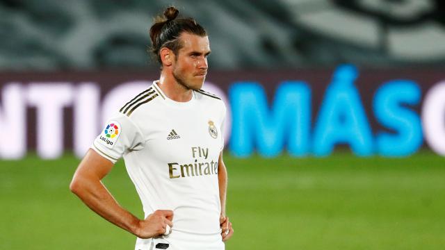 Gareth Bale, parado en mitad del campo