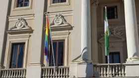 Bandera LGTBI en el Ayuntamiento de Cádiz.