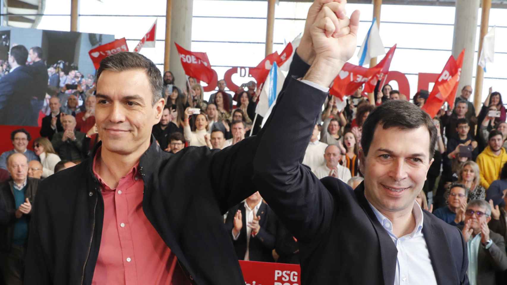 Pedro Sánchez y Gonzalo Caballero, candidato del PSOE a la Xunta. Efe