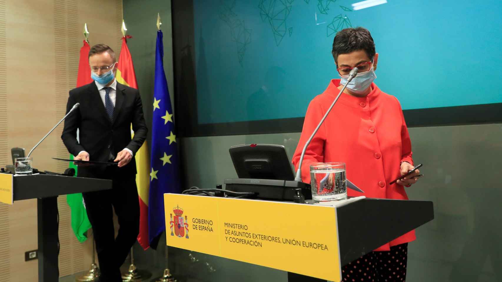 La ministra de Exteriores, Arancha González Laya, y su homólogo húngaro, Péter Szijjártó, en Madrid.