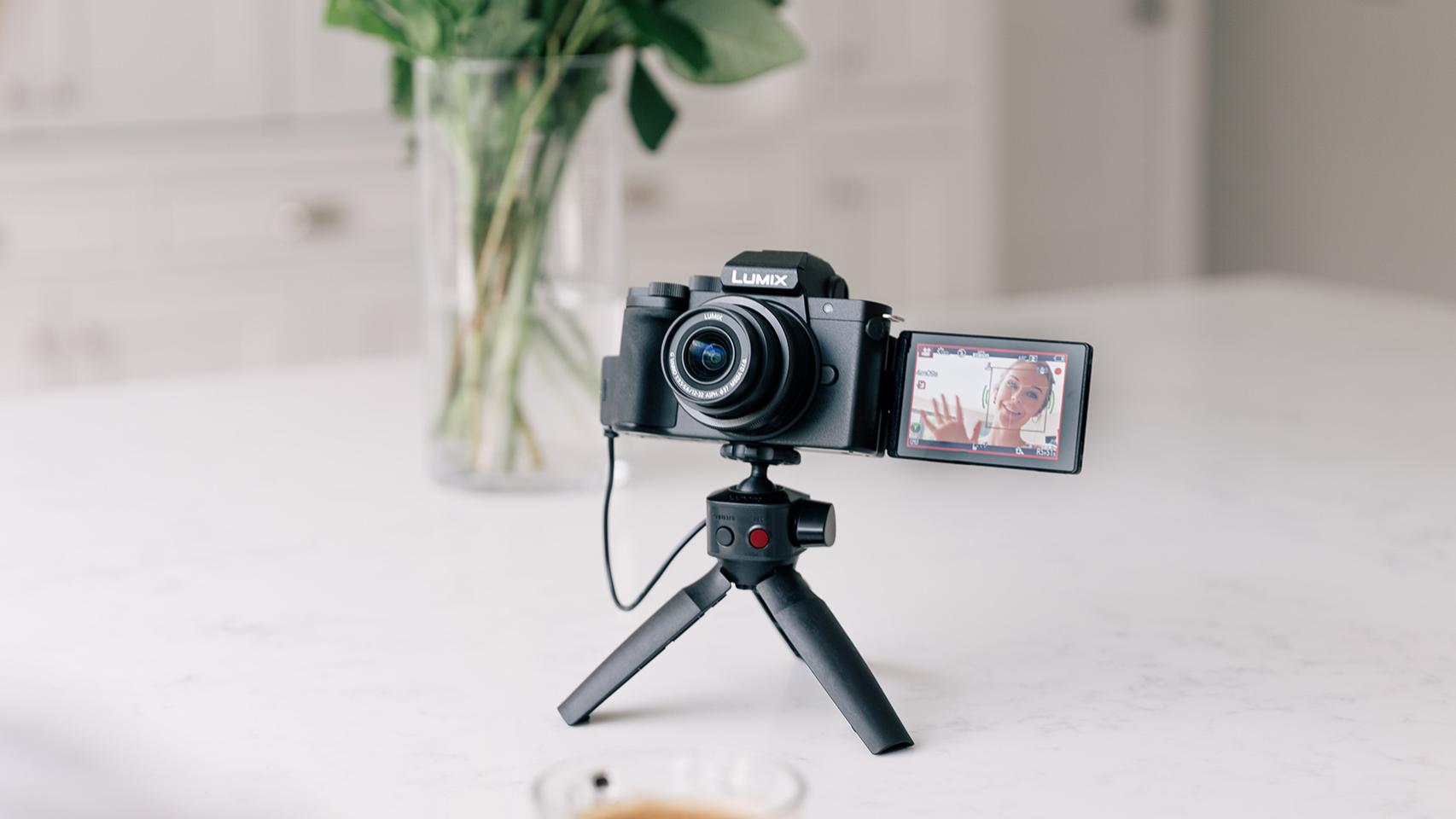 Nueva Lumix G100: Panasonic responde a Sony con una cámara ideal para vídeo  en 4K
