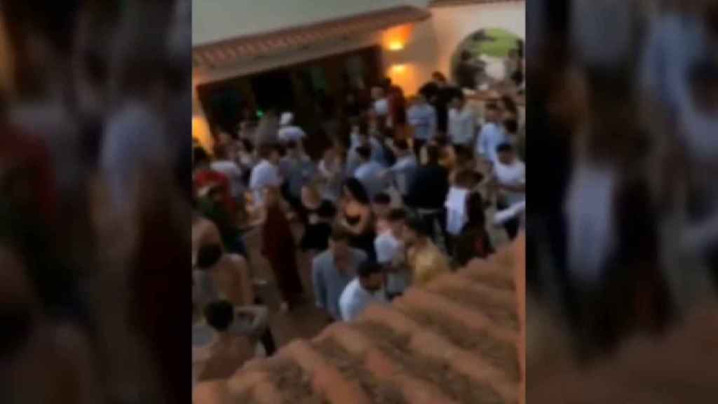 Imagen de la fiesta ilegal celebrada en Novelda (Alicante).
