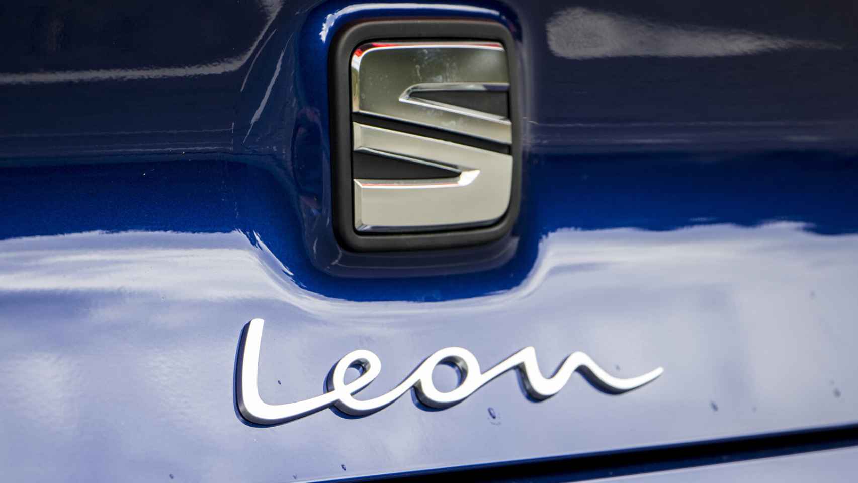 Detalle del portón del nuevo Seat León.