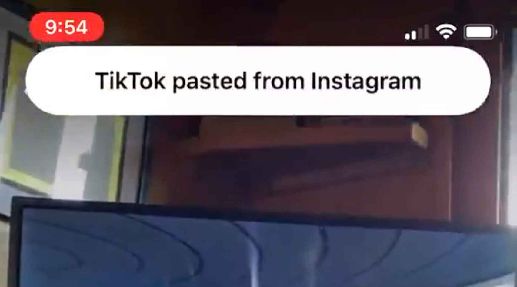 Mensaje de iOS 14 que indica que TikTok ha obtenido datos copiados en Instagram