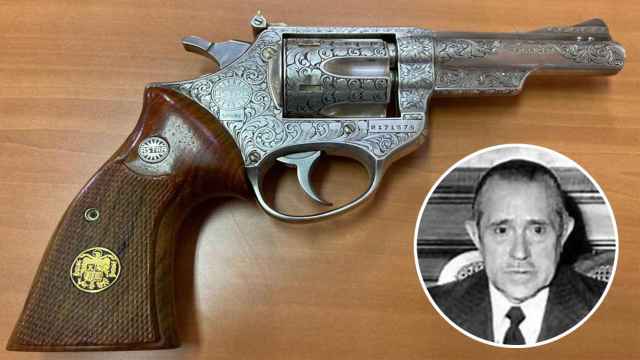 El revólver Astra, calibre 357, Magnum, con un tambor para seis balas de Arias Navarro