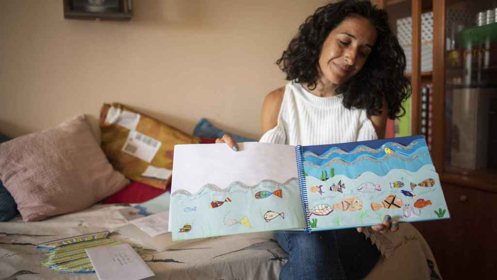 A la madre de Gabriel todavía le siguen llegando de toda España regalos en forma de pez y cartas en las que se recuerda con afecto a su hijo.