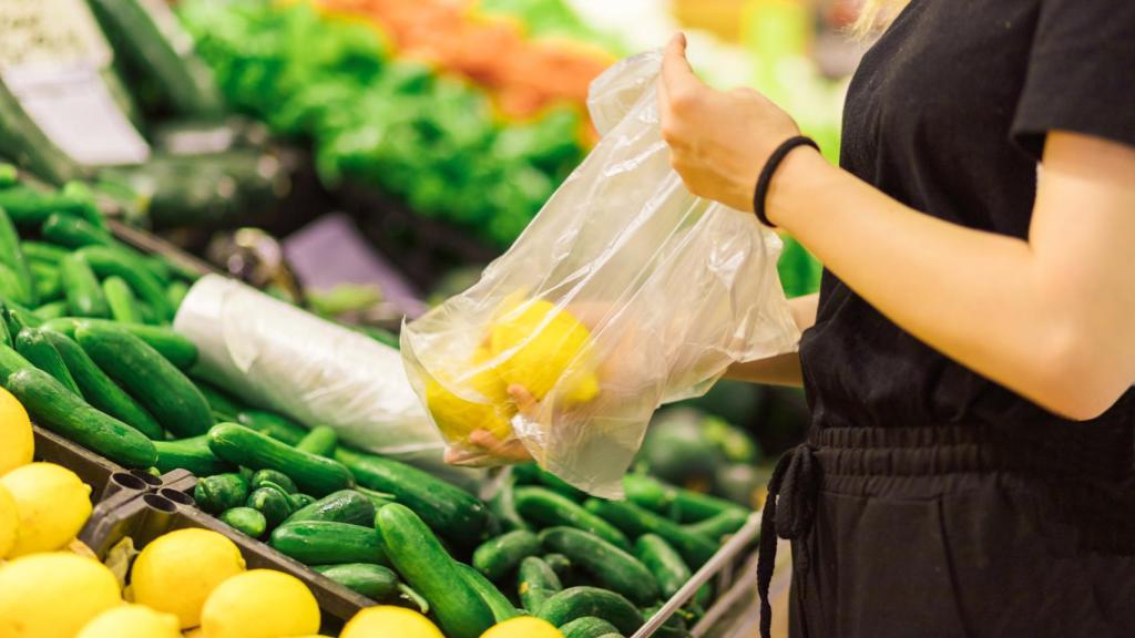 Infantil físicamente Centro de niños Cómo abrir bolsas de plástico del supermercado sin quitarte los guantes
