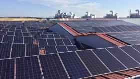 Paneles solares de Embutidos España en sus instalaciones de la provincia de Toledo