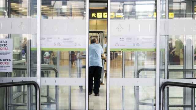 El Aeropuerto de Madrid-Barajas está llevando a cabo un triple control a los viajeros.
