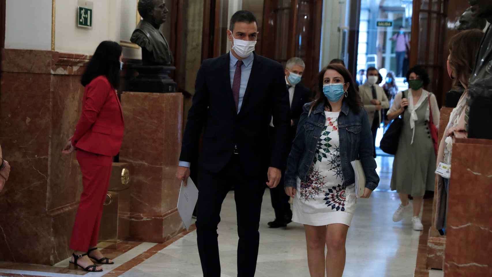 Pedro Sánchez y Adriana Lastra, a su llegada el miércoles al Congreso.