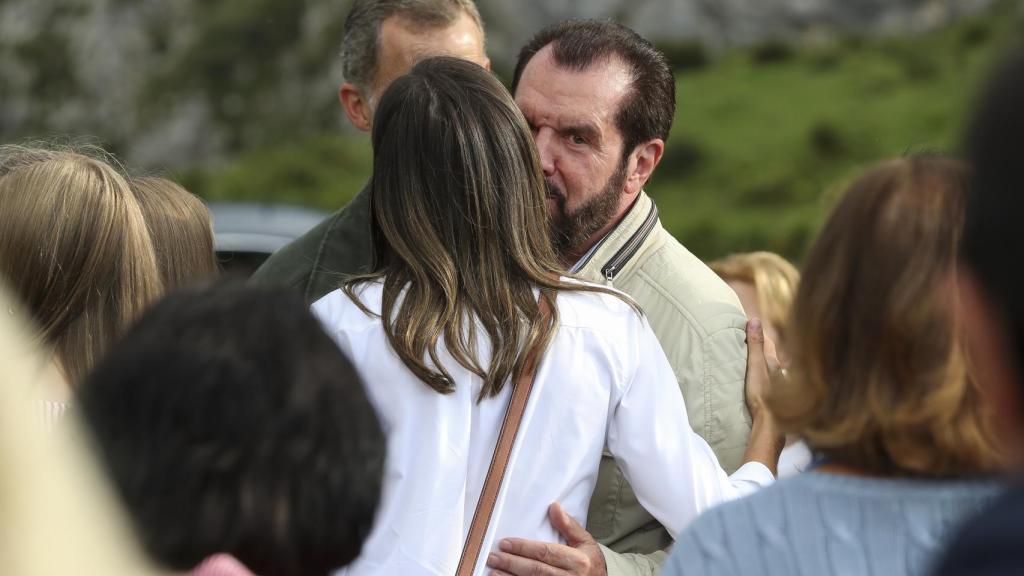 Jesús Ortiz, saludando a su hija, la reina Letizia, en Covadonga en 2018.