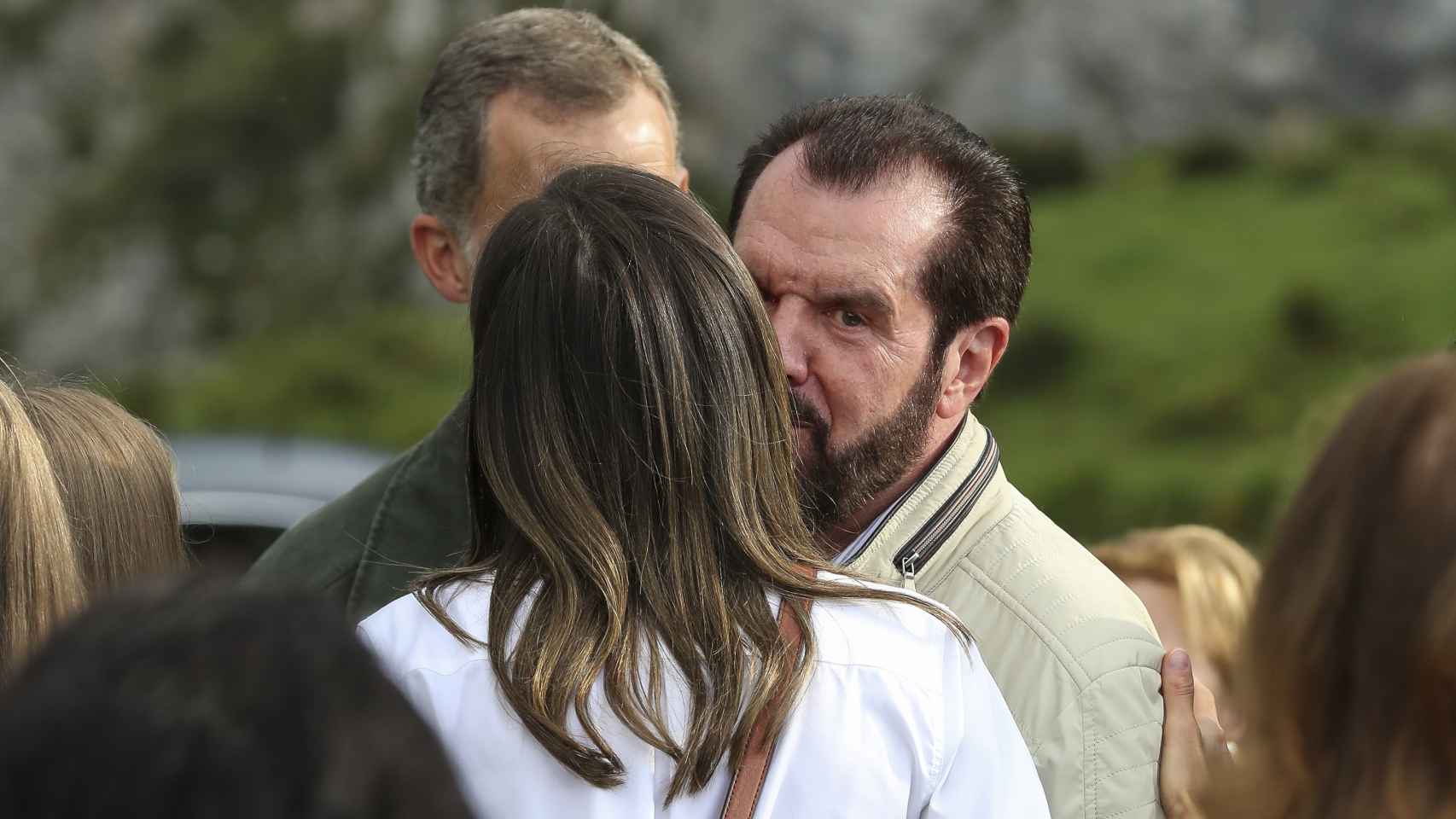 Jesús Ortiz, saludando a su hija, la reina Letizia, en Covadonga en 2018.