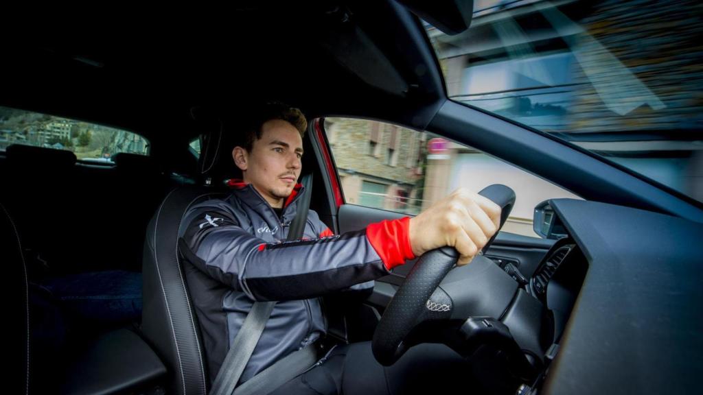 Este es el nuevo coche de Jorge Lorenzo: repasamos todos sus deportivos