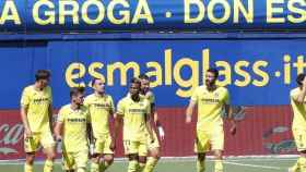Los jugadores del Villarreal celebran el gol de Paco Alcácer ante el Valencia