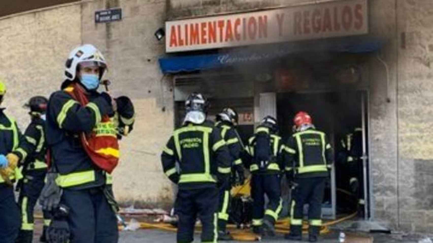 Los bomberos de Madrid han trabajado en el lugar de los hechos