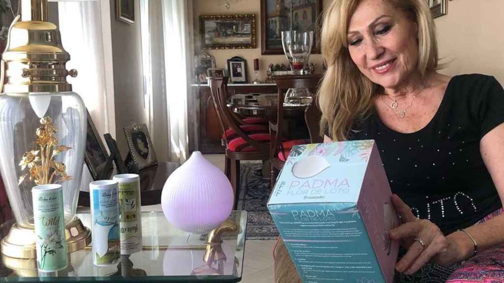Rosa Benito promocionando aromas para el hogar en Instagram.