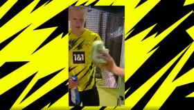 Haaland presenta la nueva camiseta del Borussia Dortmund