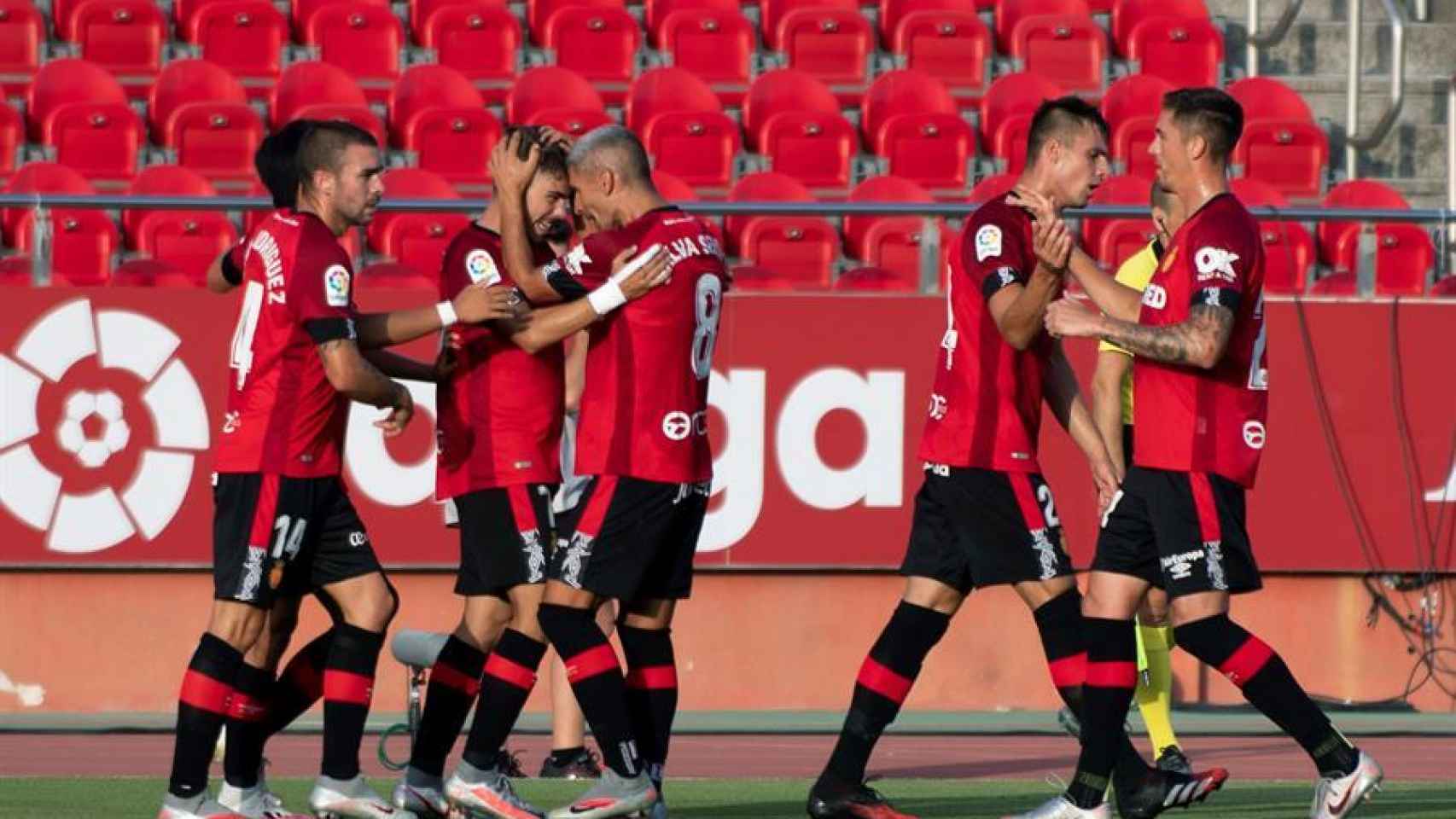 Piña de los jugadores del Mallorca en el gol de Pozo ante el Celta de Vigo en la jornada 33 de La Liga