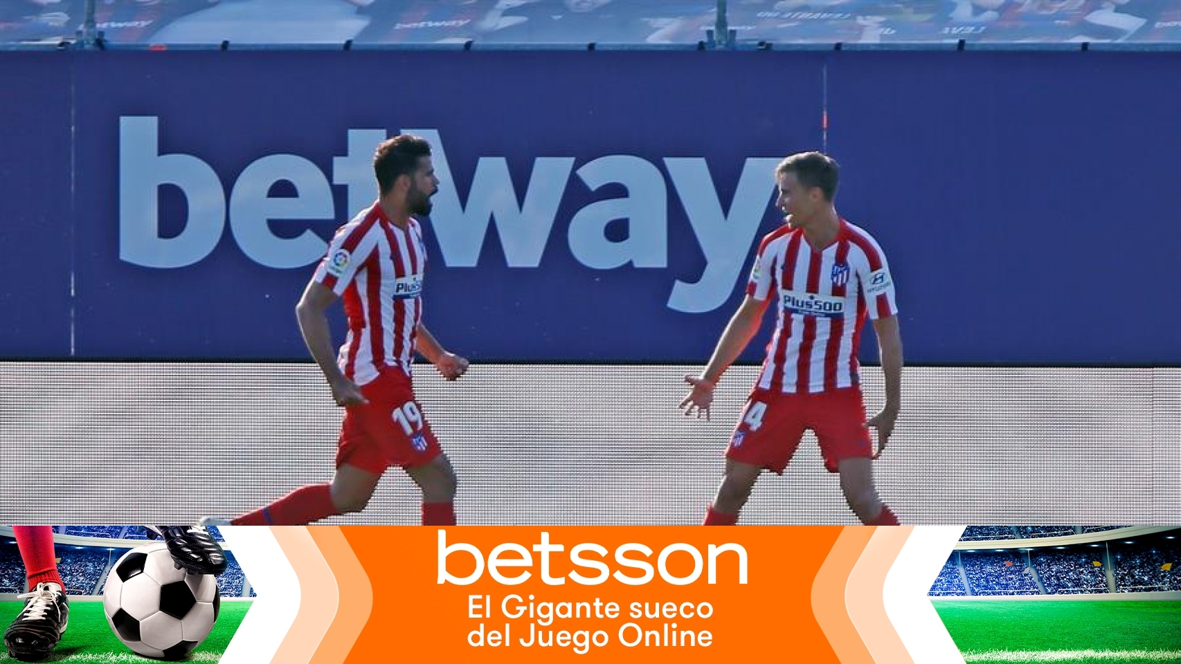 Diego Costa y Marcos Llorente celebran un gol del Atlético de Madrid en La Liga