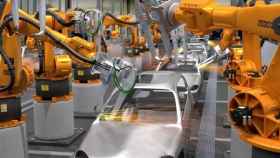 Un robot en una fábrica de coches.