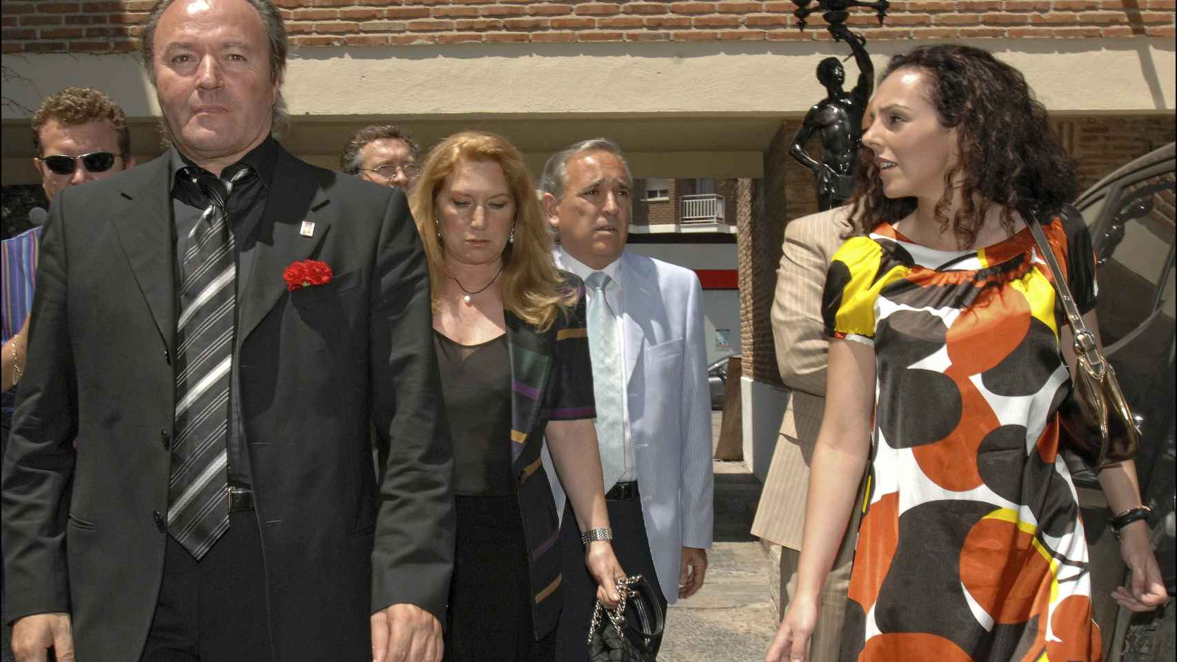 Amador y Gloria Mohedano junto a su marido junto a Rocío Carrasco, la última vez que se vieron.