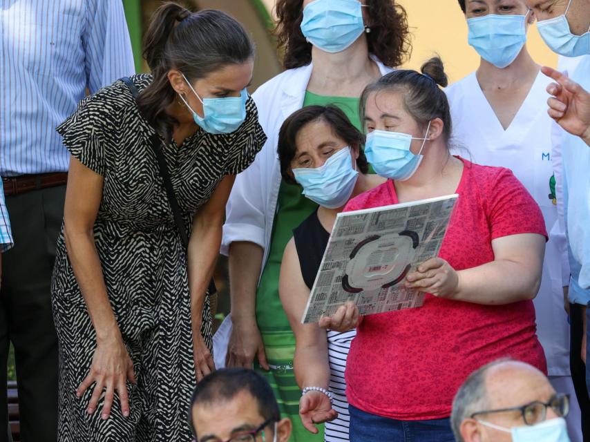 La reina Letizia en la granja-escuela de Cuenca.