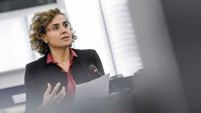 La líder del PP en la Eurocámara, Dolors Montserrat, durante una intervención en el pleno