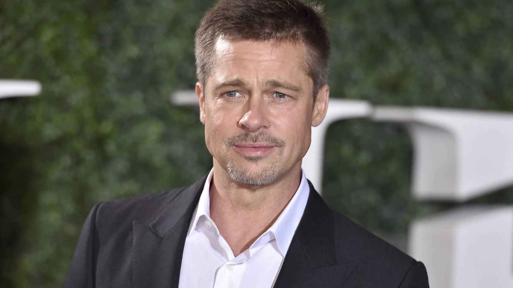 Brad Pitt presentando una película en Londres.