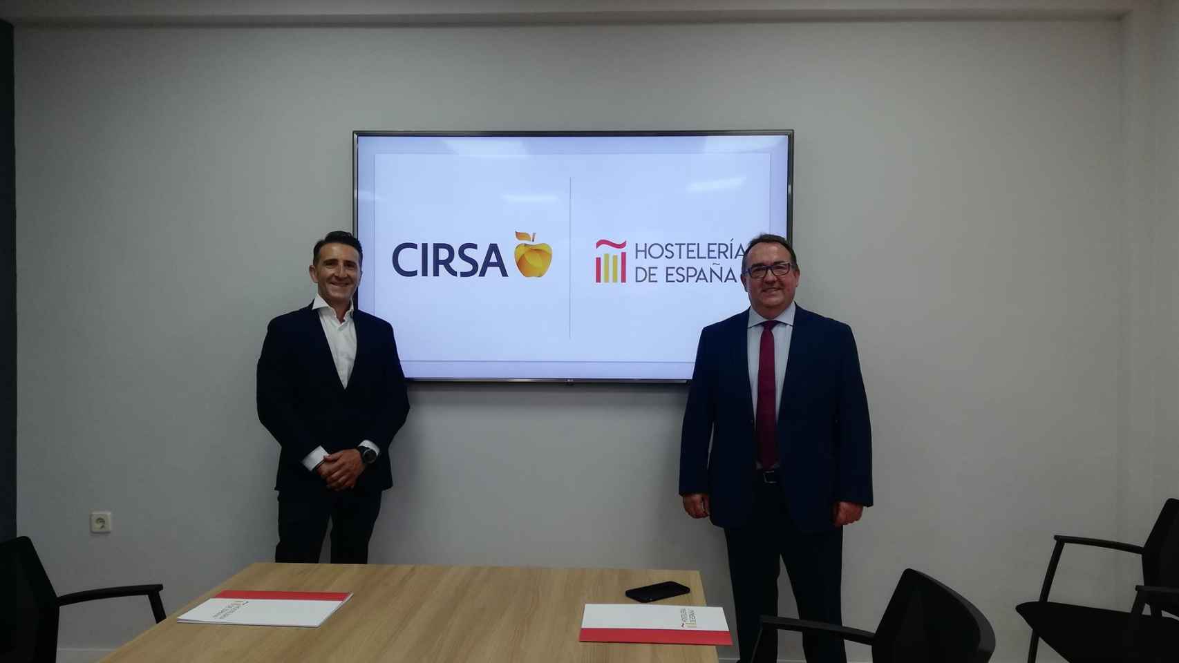 Firma de acuerdo entre Cirsa y Hostelería de España.