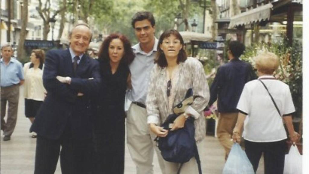 A la izquierda, Westendorp; en el centro, Sánchez. Finales de los noventa en Barcelona.