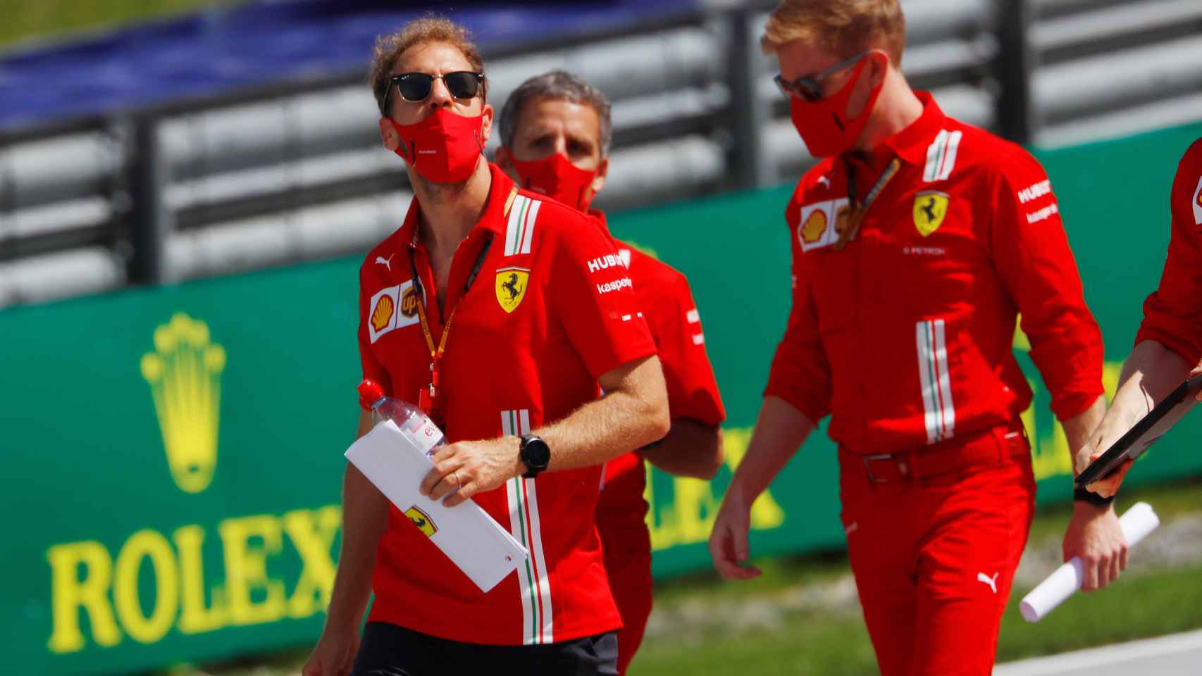 Sebastian Vettel reconociendo el Red Bull Ring de Spielberg, Austria