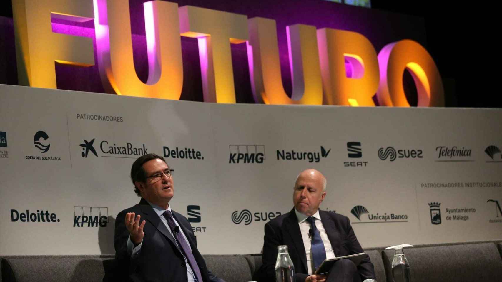 El presidente de CEOE, Antonio Garamendi, y el presidente de KPMG, Hilario Albarracín.