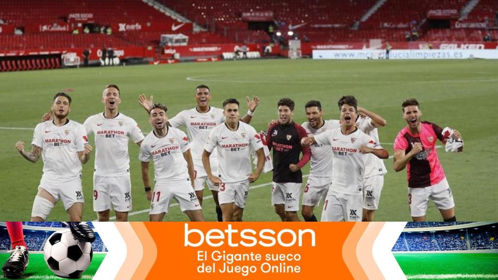 Los jugadores del Sevilla celebran una victoria