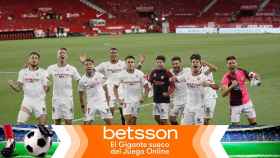 Los jugadores del Sevilla celebran una  victoria