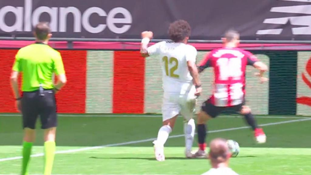 Marcelo recibe el pisotón de Dani García que acabó en penalti