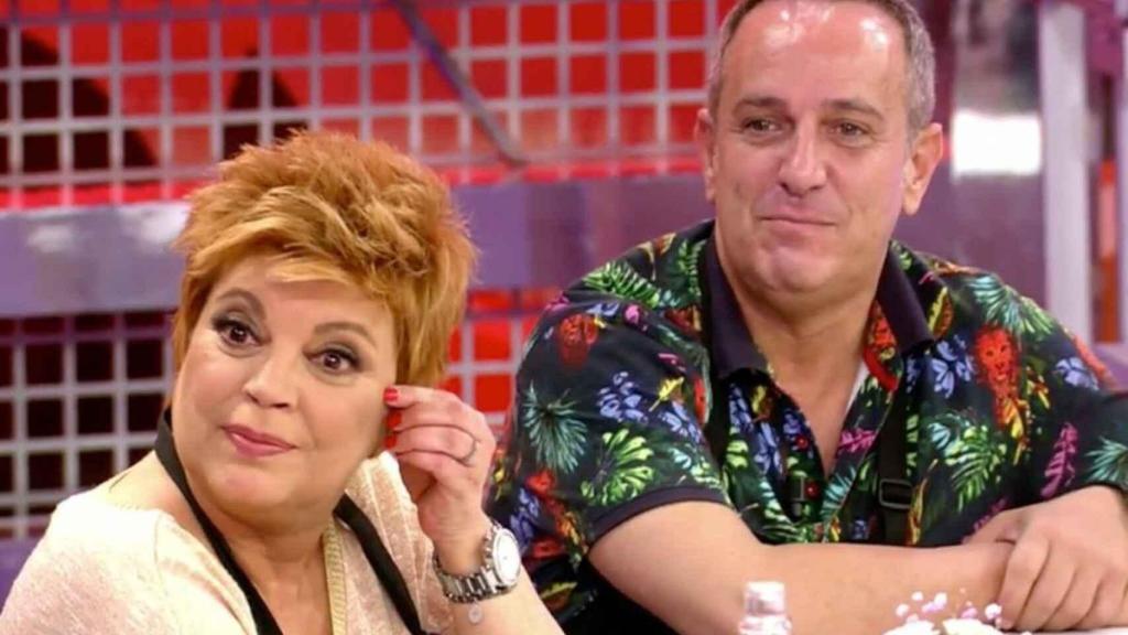 Terelu Campos y Víctor Sandoval durante 'La última cena'.
